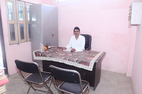 Mr.Narenda Singh,Principal